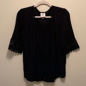 Knox Rose Black V-Neck Top with Crochet Trim, Almost like new!